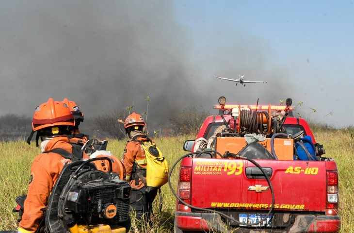 Queda na temperatura e umidade alta afastam fumaça e fogo em MS