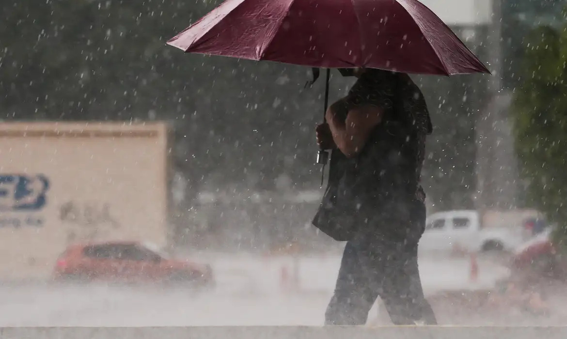 Inmet revela como será o clima no Brasil em outubro