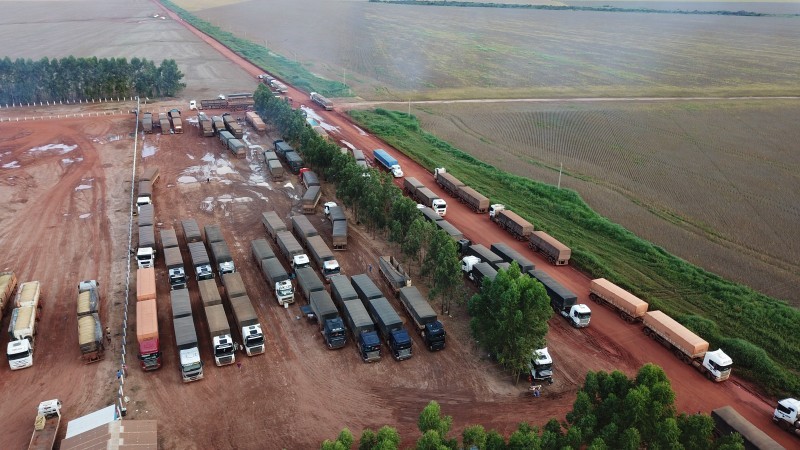 Clima dificulta escoamento de soja em MT